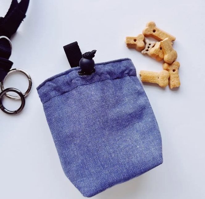 Hovedbilde Walking Paws Denimfarget godbitholder
