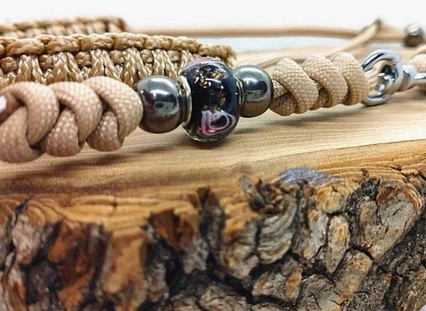 Hovedbilde Utstillingssett med flettet halsbånd og perler