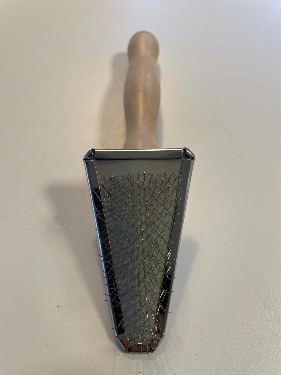 Bymilo Karde med trehåndtak